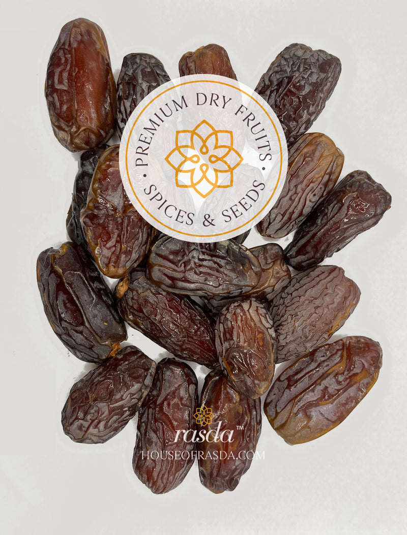  Sourced from the finest date palms, these Medjoul dates are revered for their plumpness, moist texture, and natural sweetness