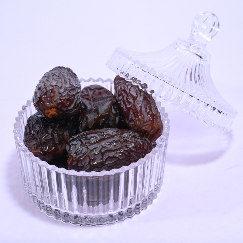 Medjoul Dates are exclusively grown in the fertile Palestinian soil, nurtured by centuries of tradition and expertise