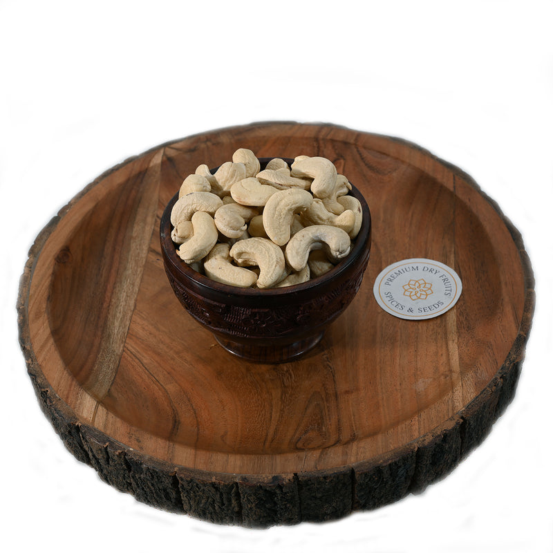 Whole Organic Cashew Nuts There are a number of cashew grades and sizes available, and each one has its own features and benefits. If you are looking for the best cashews, you will want to consider the grade, number of nuts per pound and the quality of the nut.